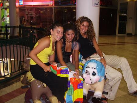 3 folles dans le kenione de jerusalem